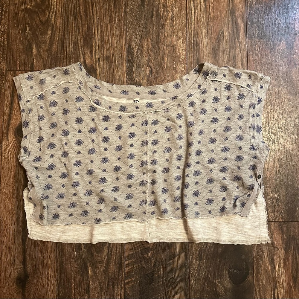 Free People NWOT cropped layering top size small